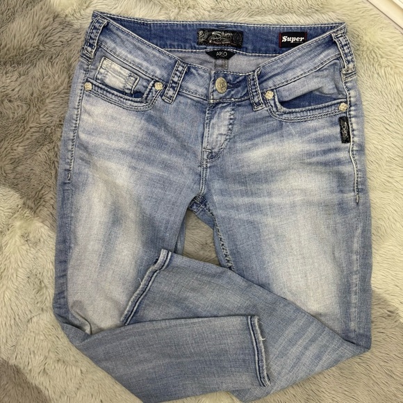 Silver Jeans Co. Aiko Mid-Rise Super Stretch Capri Jeans |W27/L22| Cropped Denim - Picture 4 of 6